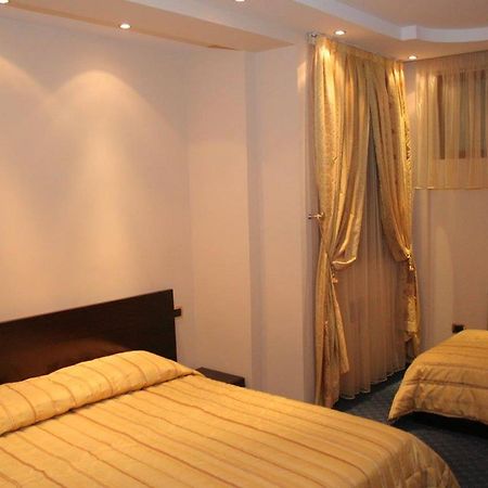 Hotel Smerald Korce Exterior photo